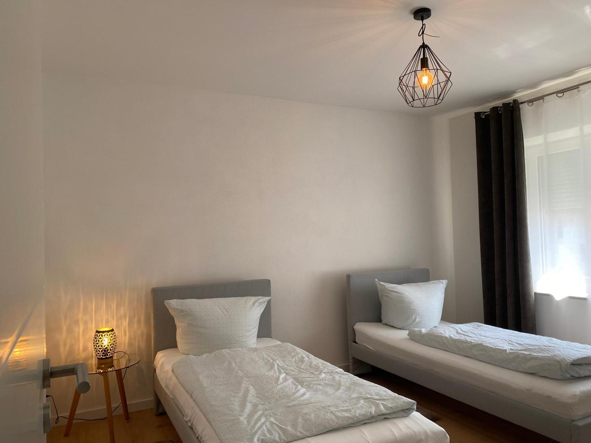 Modern Living Apartment - Naehe Krankenhaus, Altstadt, Bahnhof - 3-Zimmer Amberg Esterno foto